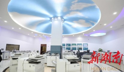 婁底集中檢閱全市產(chǎn)業(yè)項目建設(shè)成果 辦公家具行業(yè)展現(xiàn)新活力